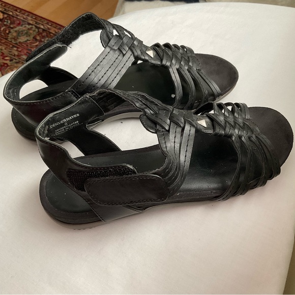 DENVER HAYE, BLACK BARETRAP STYLE FAUX LEATHER SANDALS - Picture 4 of 7